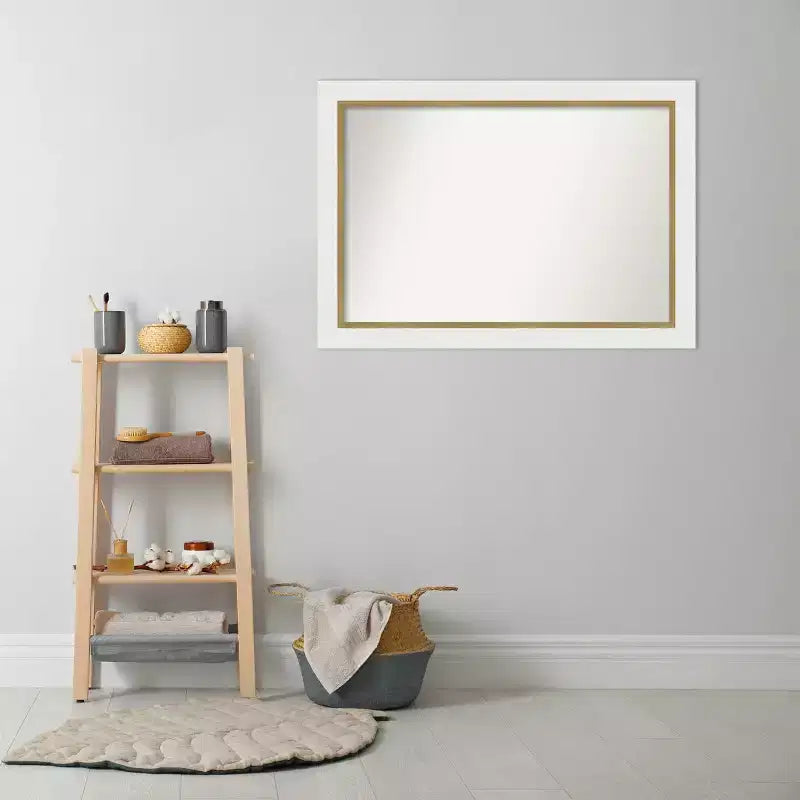 Miroir mural de salle de bain  non biseauté 41" x 29" blanc : Cadre doré, accessoire de vanité