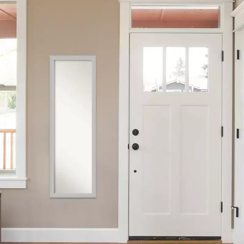 Miroir de porte 17" x 51" en bois argenté à faible lustre, sans biseau