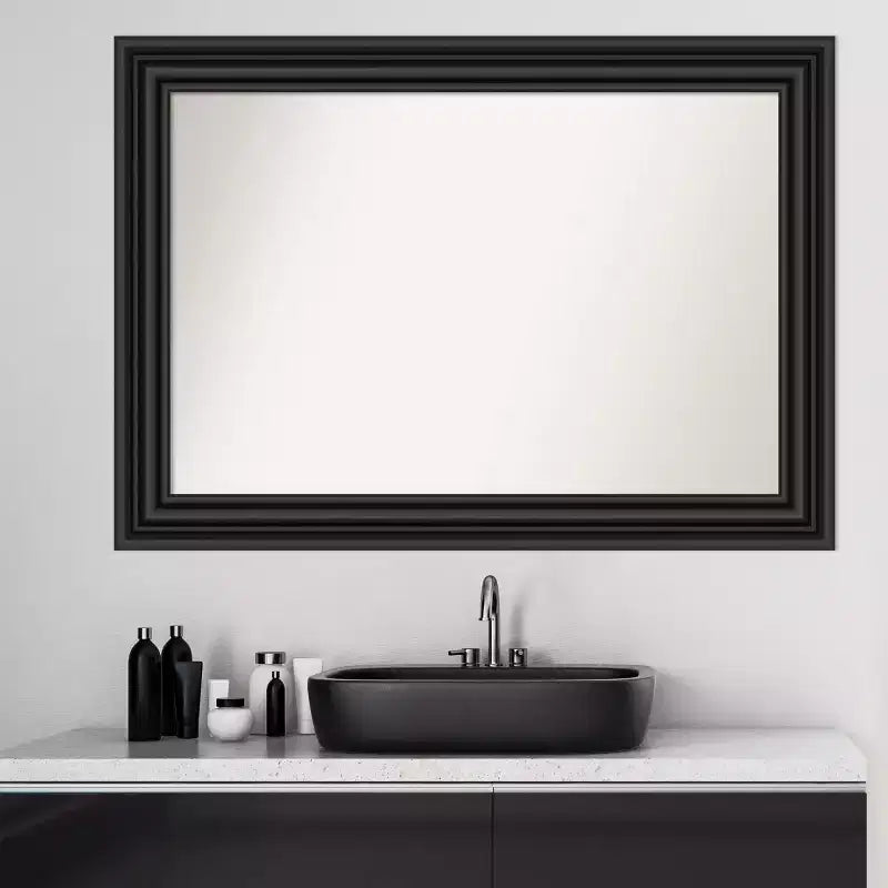 Miroir mural de salle de bain colonial 42 po x 30 po non biseauté noir : Style moderne, cadre en polystyrène, montage mural