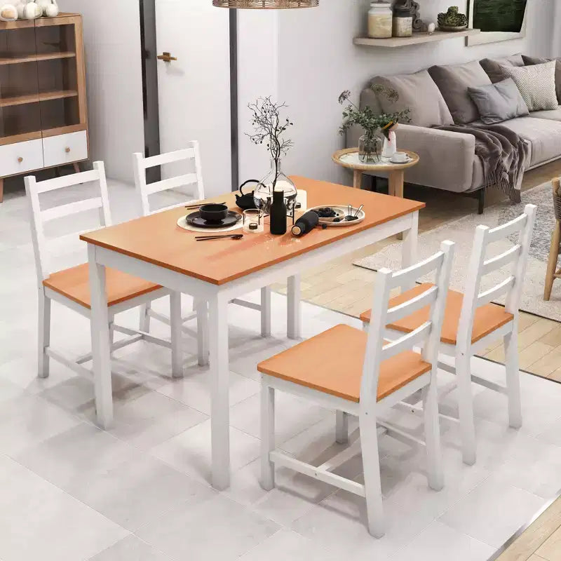 Un ensemble de quatre chaises, un ensemble de meubles de cuisine moderne en quatre pièces, adapté aux petits espaces et aux salles à manger.
