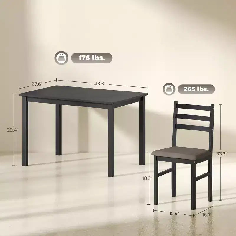 Un ensemble de quatre chaises, un ensemble de meubles de cuisine moderne en quatre pièces, adapté aux petits espaces et aux salles à manger.