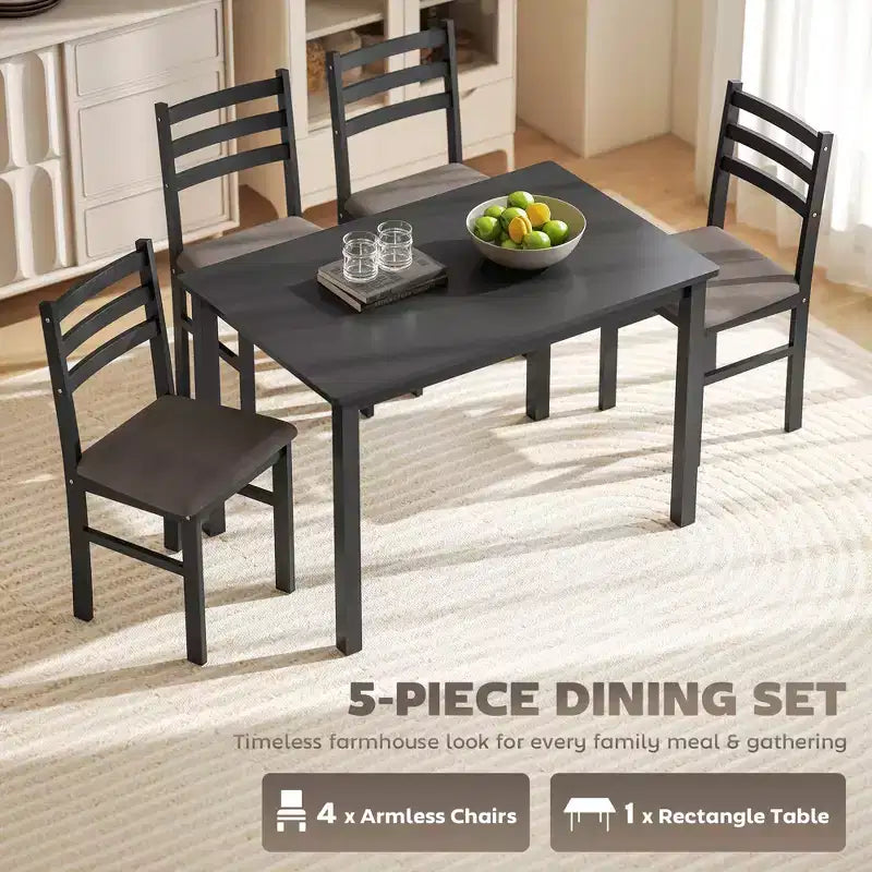 Un ensemble de quatre chaises, un ensemble de meubles de cuisine moderne en quatre pièces, adapté aux petits espaces et aux salles à manger.